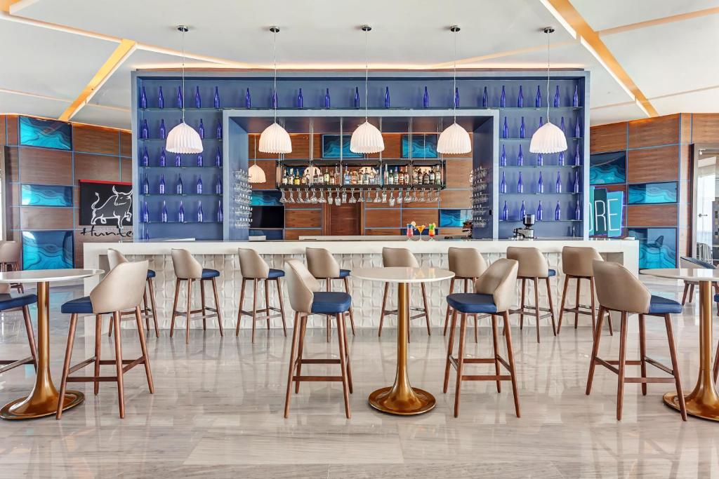 Lounge nebo bar v ubytování Royalton CHIC Cancun, An Autograph Collection All-Inclusive Resort - Adults Only