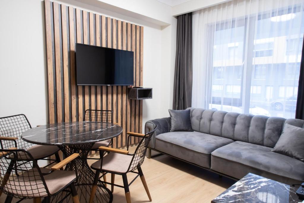 A seating area at INN HOUSE LOFT SPA