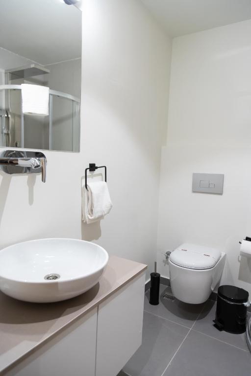 A bathroom at INN HOUSE LOFT SPA