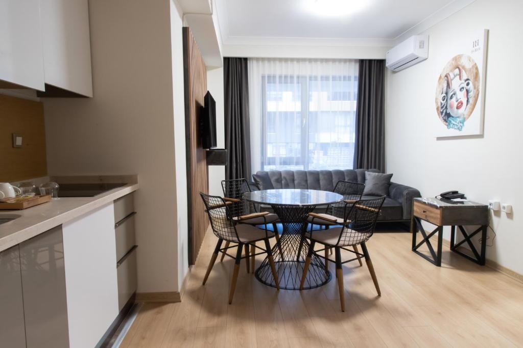 A kitchen or kitchenette at INN HOUSE LOFT SPA