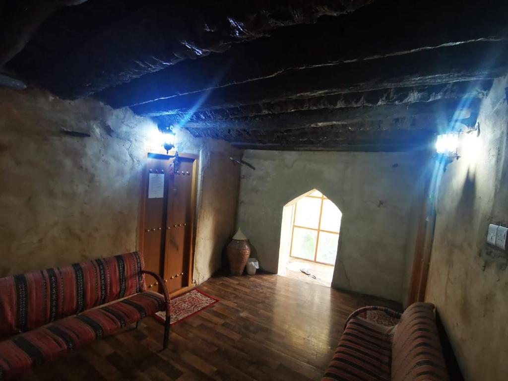 Posezení v ubytování Misfah Old House