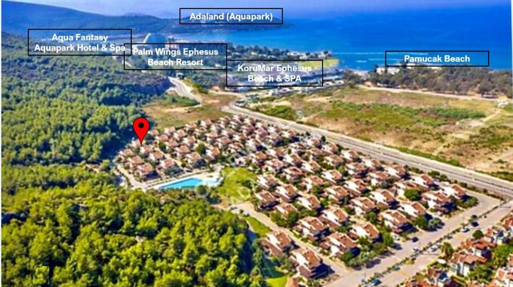 una vista aérea de una zona residencial con un marcador rojo en Ephesus Holiday House en Selcuk