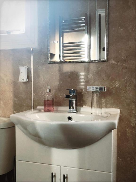 a bathroom with a sink and a mirror at Richmond Luxury flat Fabulous location in Southend-on-Sea