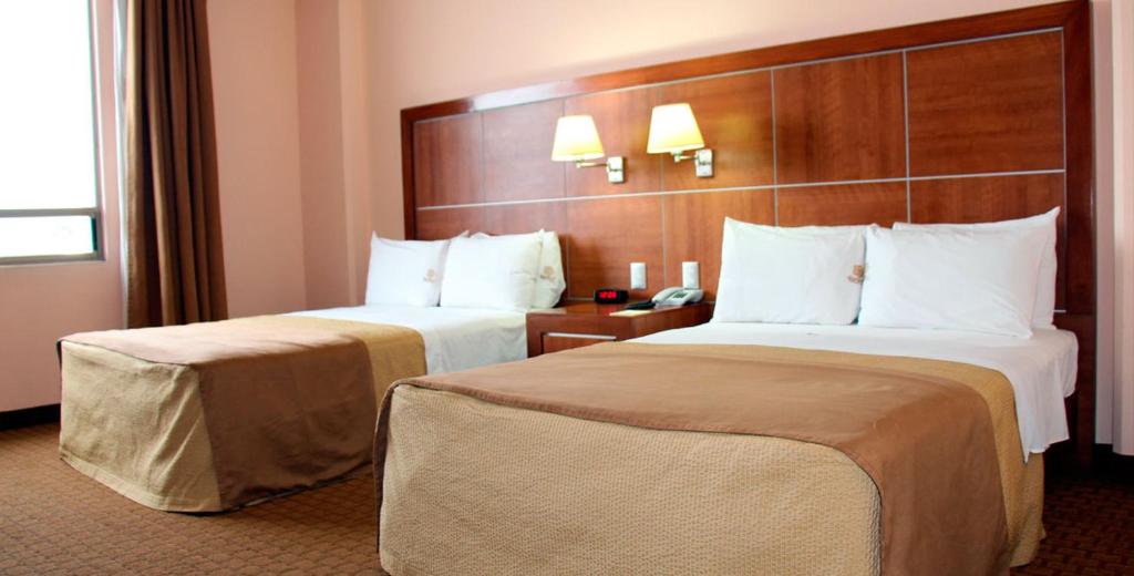 Postel nebo postele na pokoji v ubytování Hotel Soleil Celaya