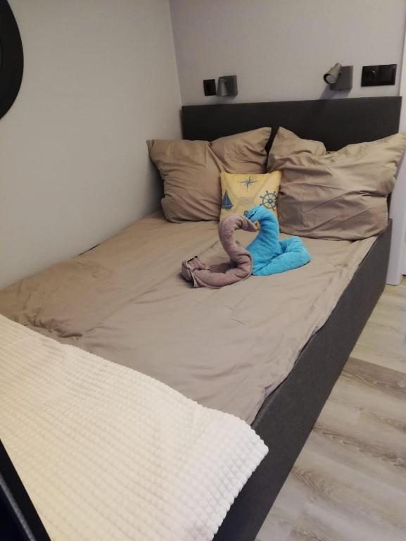 Postel nebo postele na pokoji v ubytování Hausboot auf der Mosel