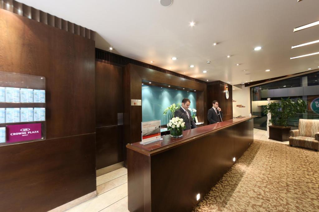 Vstupní hala nebo recepce v ubytování Crowne Plaza Hamra Beirut by IHG