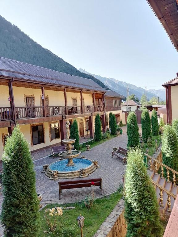 Алибек гостиницы. Бостон домбай. Алибек гостиницы. Алибек гостиницы. Лагерь алибек домбай.