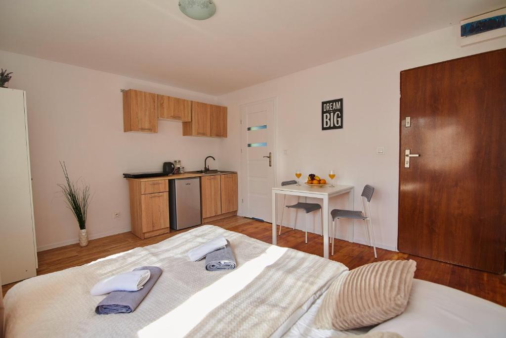 Posteľ alebo postele v izbe v ubytovaní Regem Apartments Płońska