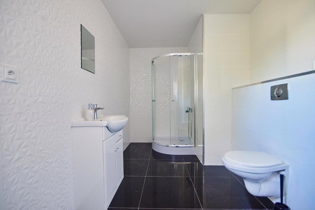 Kúpeľňa v ubytovaní Regem Apartments Płońska