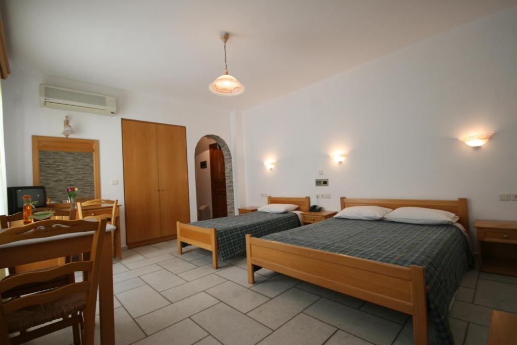 Postel nebo postele na pokoji v ubytování Aegeon Hotel