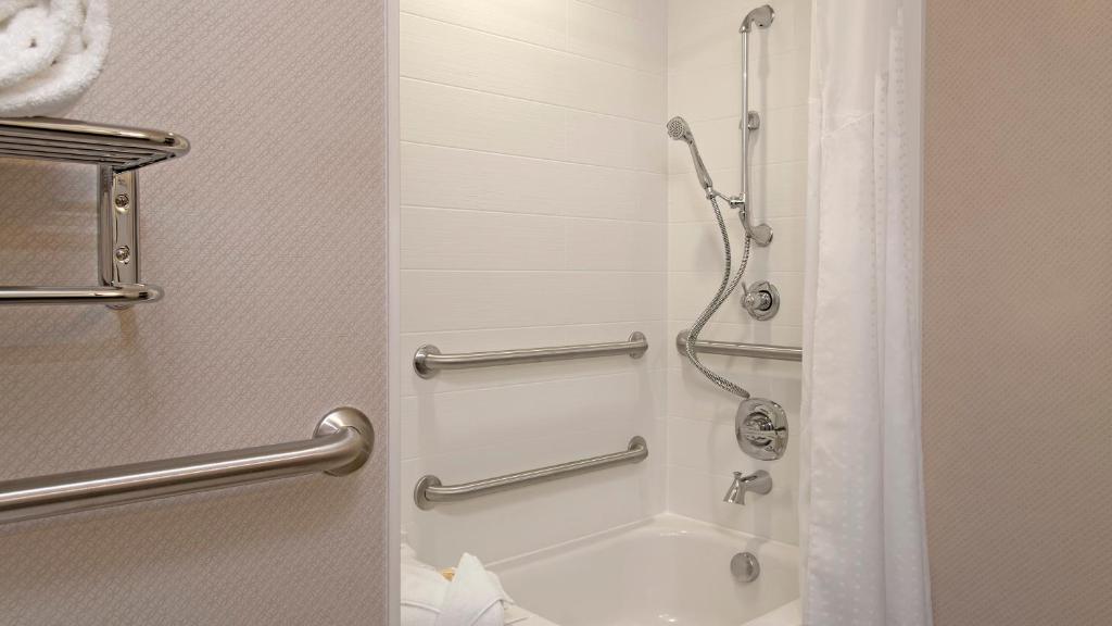 Holiday Inn Indianapolis Airport, an IHG Hotel - 