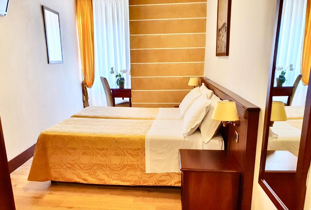 Posteľ alebo postele v izbe v ubytovaní Hotel Aurora