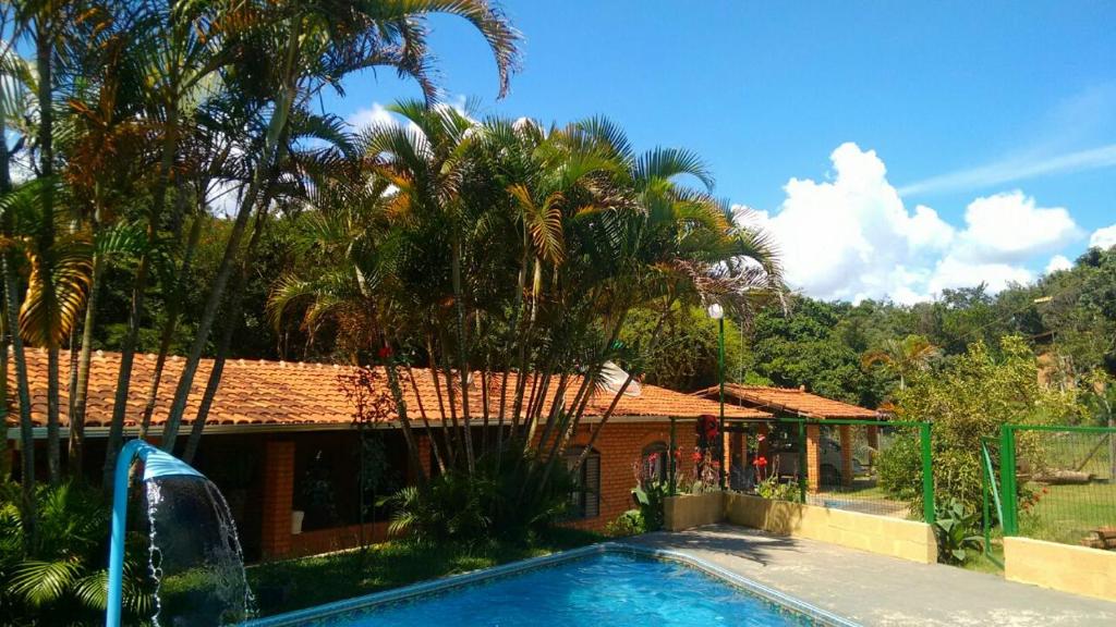 Piscina de la sau aproape de Aconchego Caminho das Cachoeiras