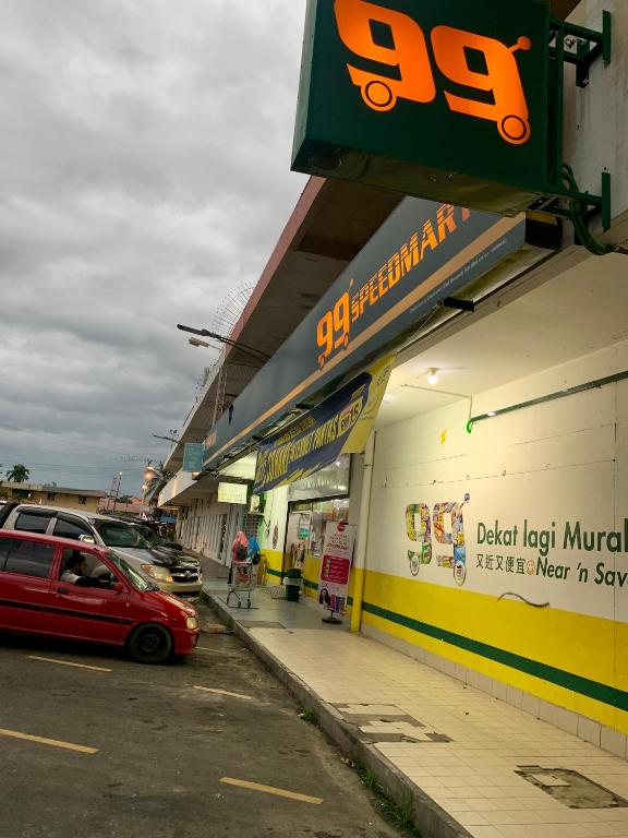 Supermarket nebo jiné obchody v  hotelu nebo okolí