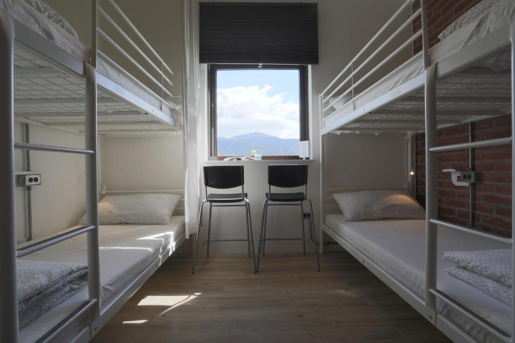 Postel nebo postele na pokoji v ubytování Dongshan Yi Hostel