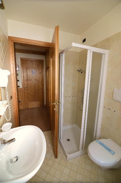 Koupelna v ubytování Albergo Valbella