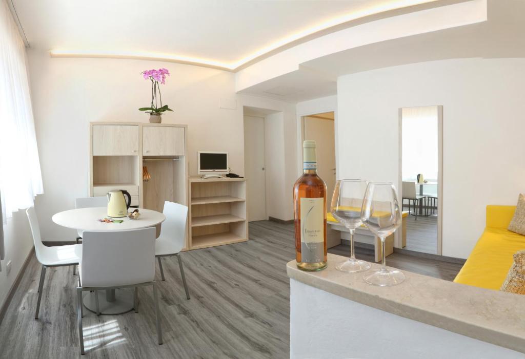 Kuchyň nebo kuchyňský kout v ubytování Hotel Orchidea