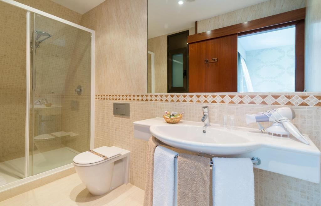 Kúpeľňa v ubytovaní Hotel Restaurant Cal Petit