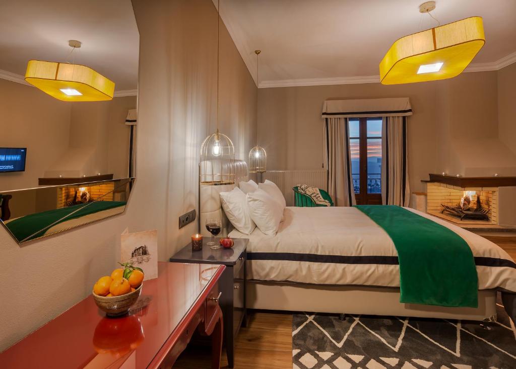 Postel nebo postele na pokoji v ubytování Ef Zin Hotel Arachova