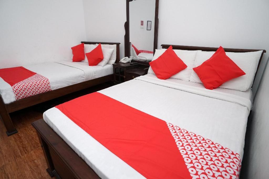 Postel nebo postele na pokoji v ubytování Shirantha Hotel