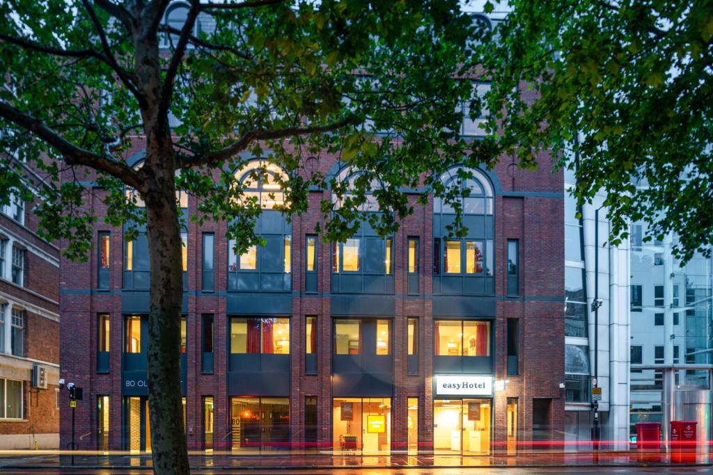 easyHotel London City Shoreditch - Resim 8