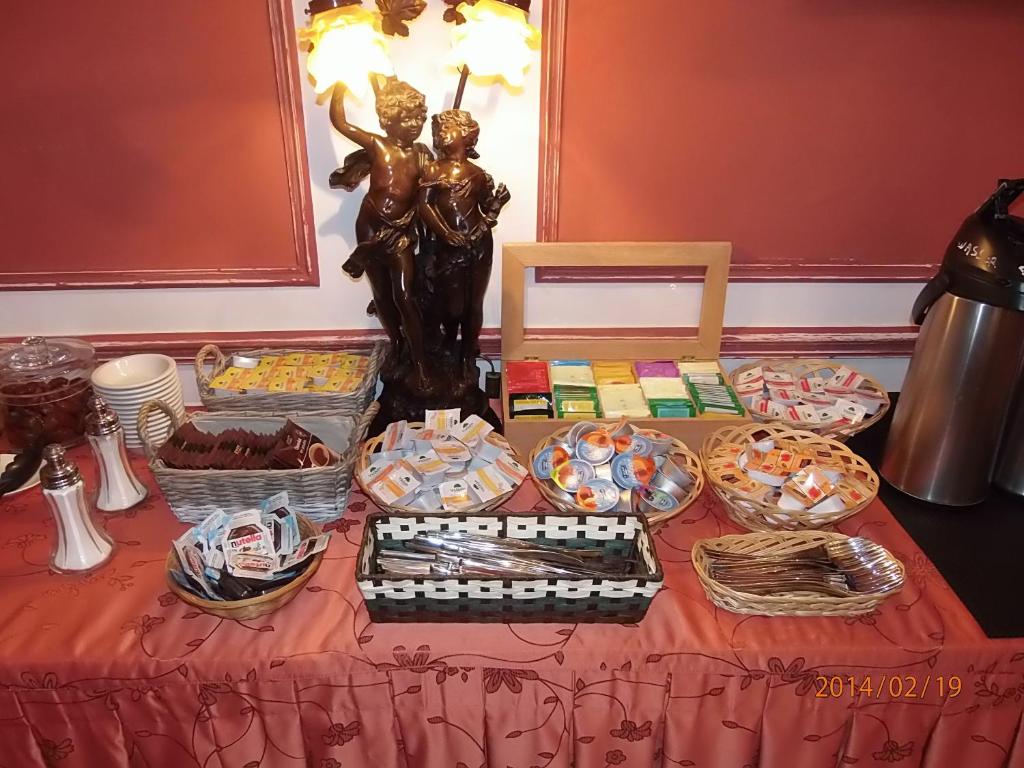 Hôtel Crystal Reims Centre - Resim 36