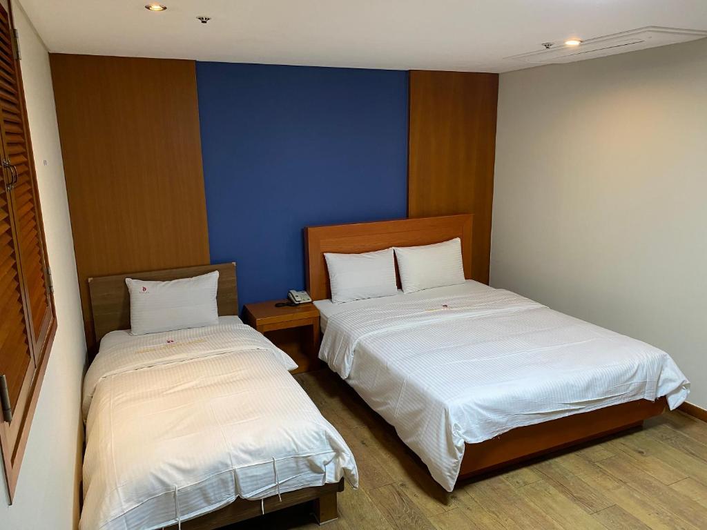 Postel nebo postele na pokoji v ubytování Benikea Daelim Hotel