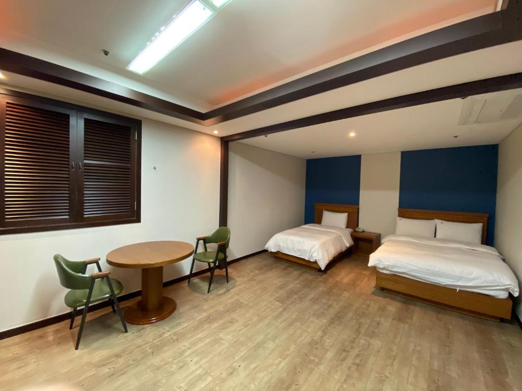 Postel nebo postele na pokoji v ubytování Benikea Daelim Hotel