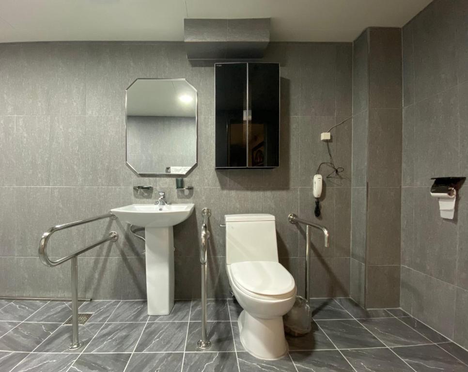 Koupelna v ubytování Benikea Daelim Hotel
