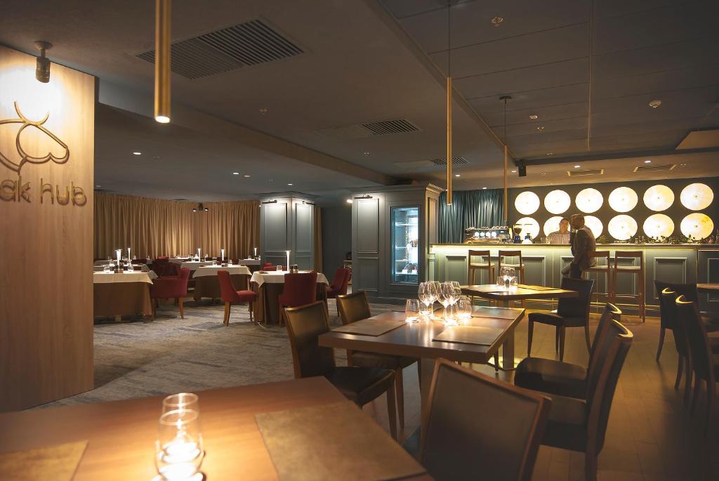 Restaurace v ubytování Ramada by Wyndham Oradea