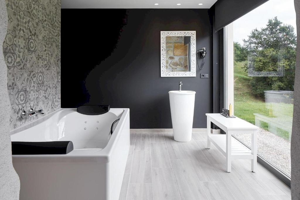 Oribar Casa Rural - Deluxe Suite With Spa Bath