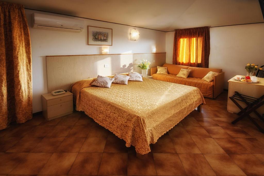Hotel Ristorante Alla Botte - Vierpersoonskamer