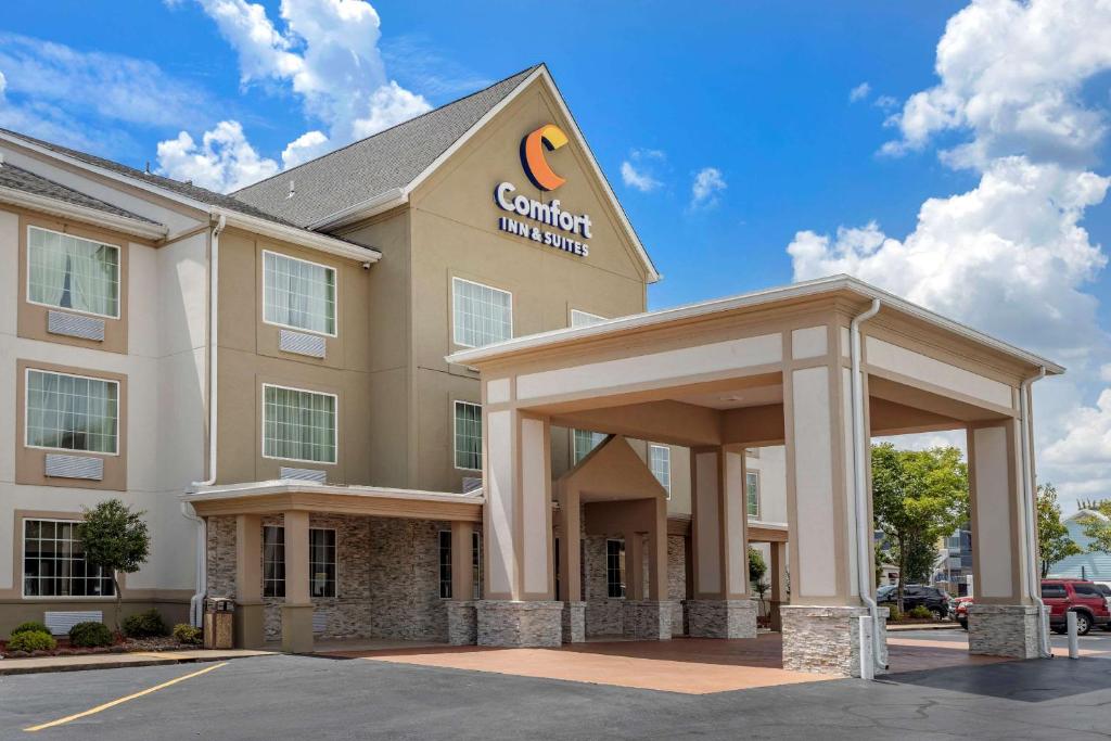a front view of a hotel with a gated entrance at Comfort Inn & Suites North Little Rock JFK Blvd in North Little Rock