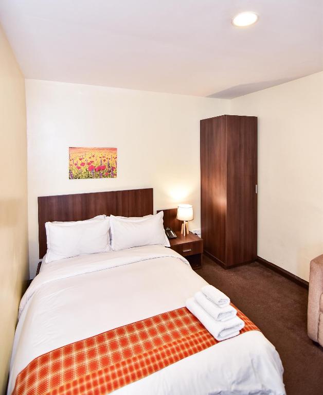 Postel nebo postele na pokoji v ubytování Sinclair Guest House