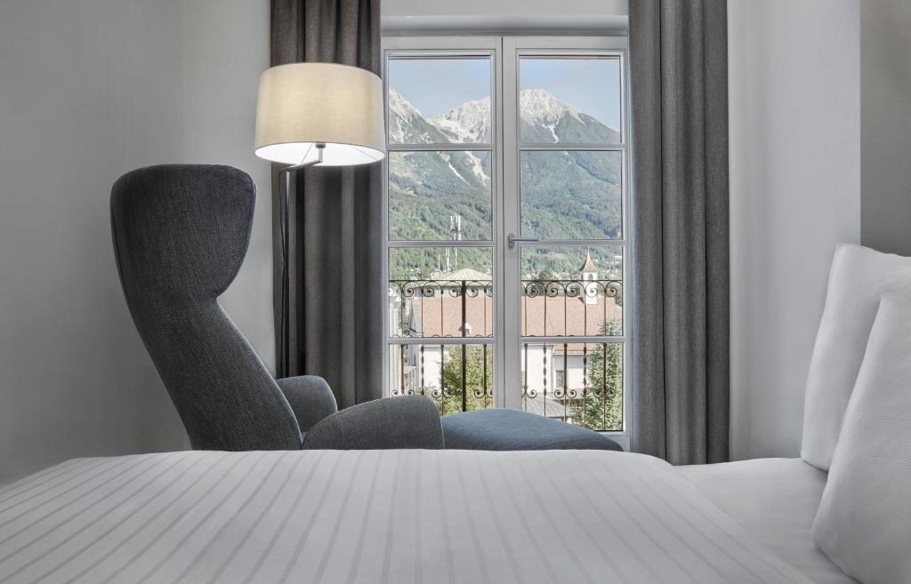 Posteľ alebo postele v izbe v ubytovaní Hotel Schwarzer Adler Innsbruck