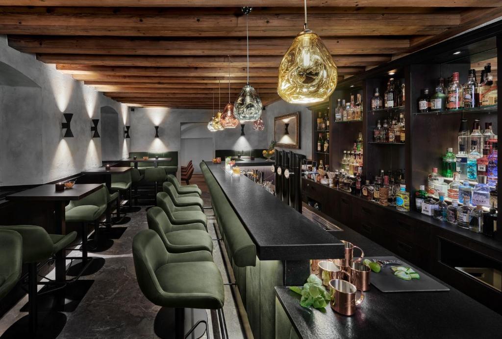 Lounge alebo bar v ubytovaní Hotel Schwarzer Adler Innsbruck