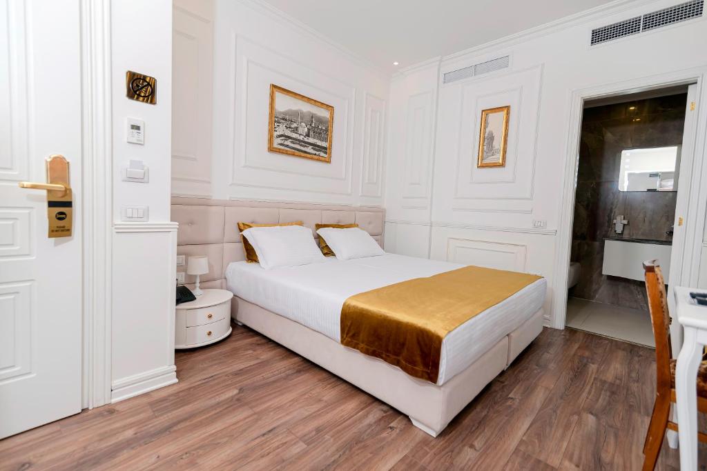 Postel nebo postele na pokoji v ubytování Eler Hotel