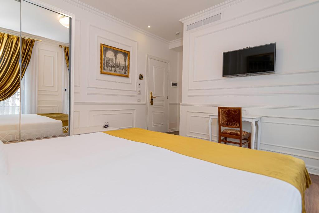 Postel nebo postele na pokoji v ubytování Eler Hotel