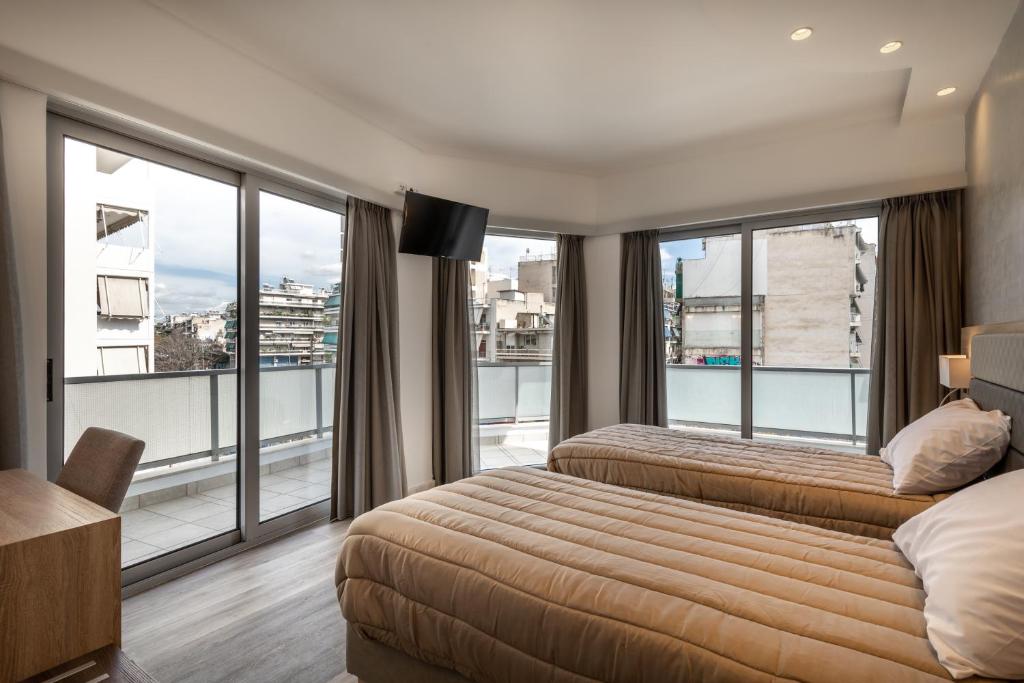 Posteľ alebo postele v izbe v ubytovaní Xenophon Hotel
