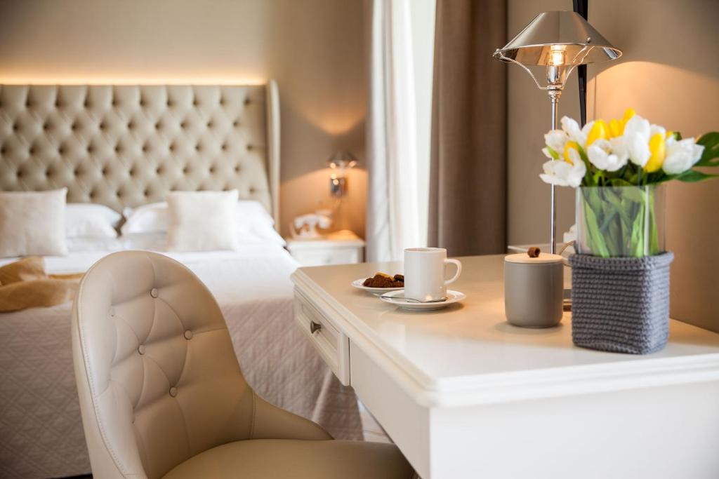 Łóżko lub łóżka w pokoju w obiekcie Hotel Savoia