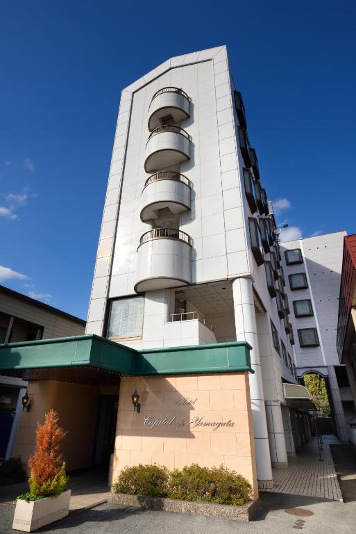 un edificio con balcones redondos en su lateral en Hotel Capital in Yamagata, en Yamagata