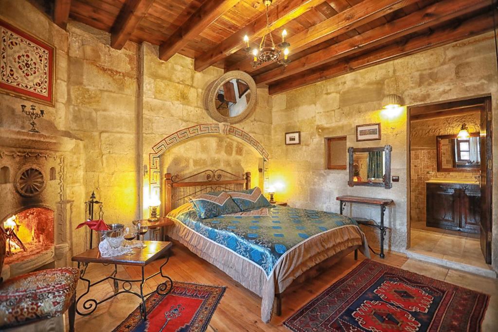 Traveller's Cave Hotel - Budget Double Room