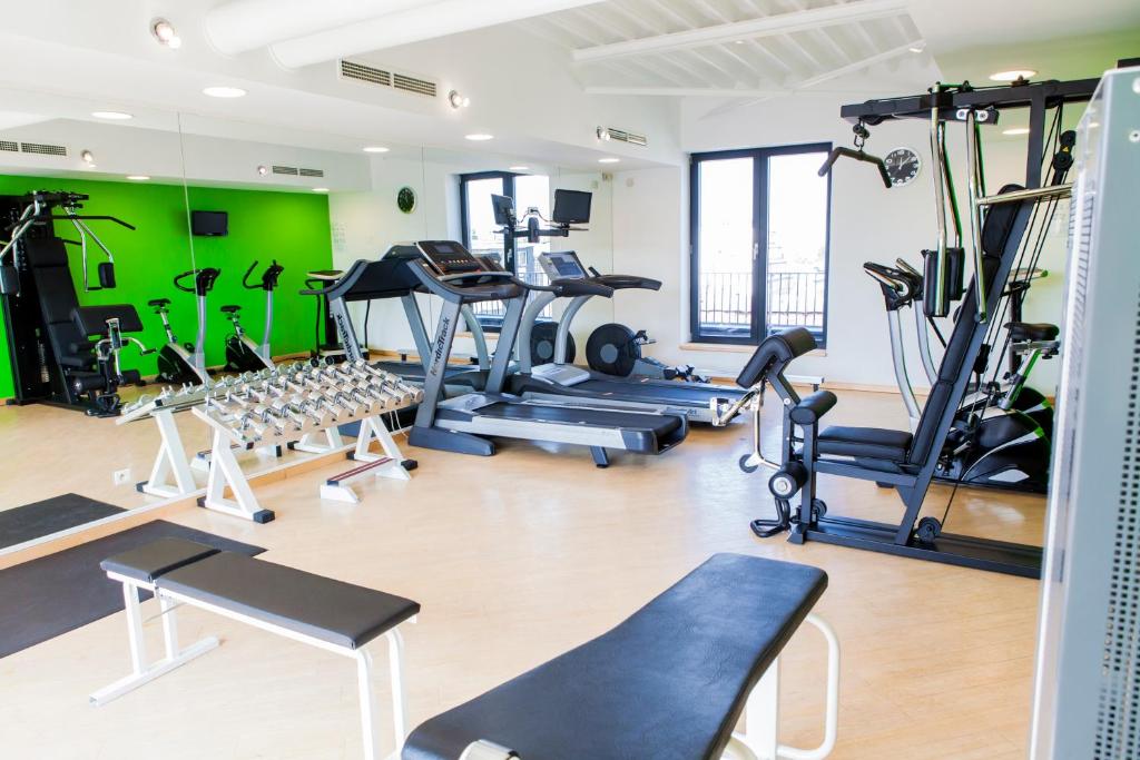 Fitness centrum a/nebo fitness zařízení v ubytování Hotel Le Châtelain
