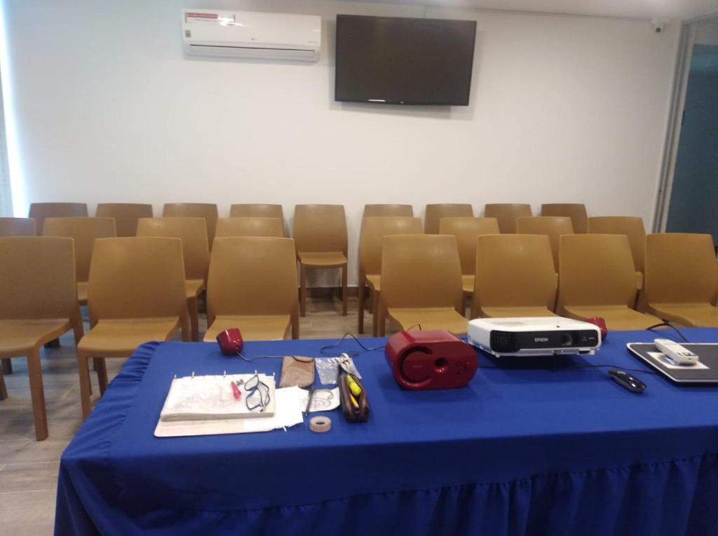 TV a/nebo společenská místnost v ubytování Hotel La Esperanza Ciudad Jardín