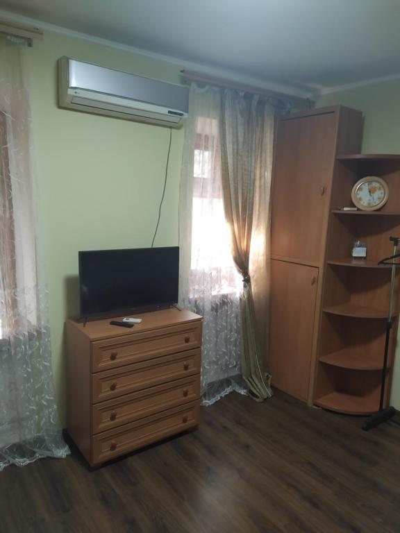 Телевизор и/или развлекательный центр в Apartment Observatornyi