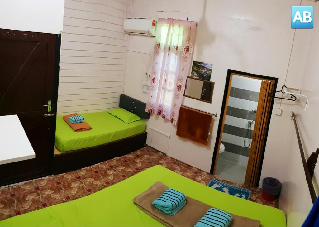 Postel nebo postele na pokoji v ubytování Perhentian AB Guest House