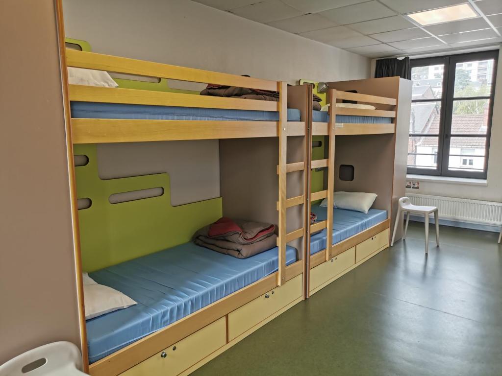 Auberge de Jeunesse HI Rouen - Chambre Pour 8 Personnes – Salle De Bain Commune