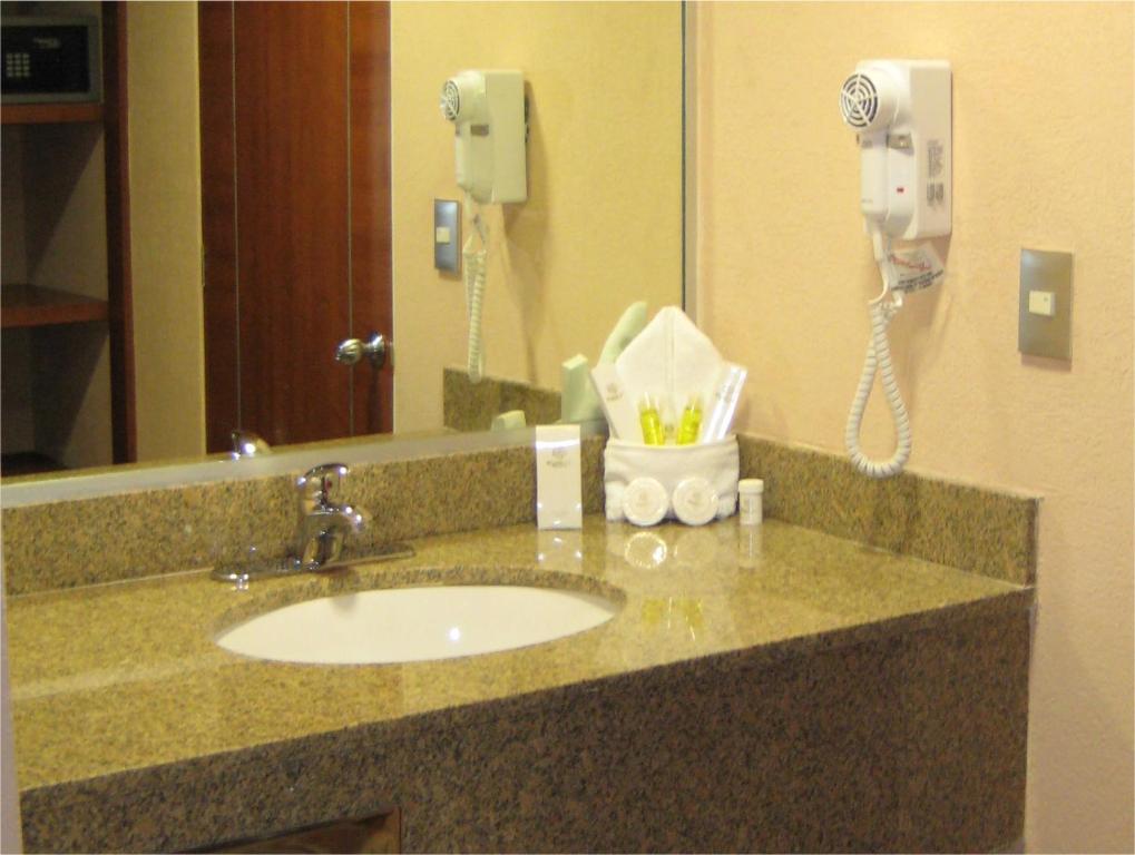 Koupelna v ubytování Hotel Soleil Celaya