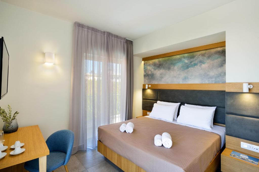 Postel nebo postele na pokoji v ubytování Elia Kalamaki Hotel