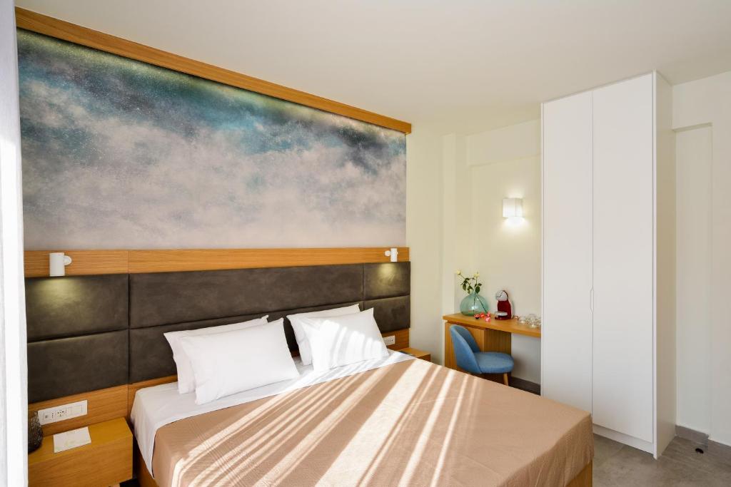 Postel nebo postele na pokoji v ubytování Elia Kalamaki Hotel